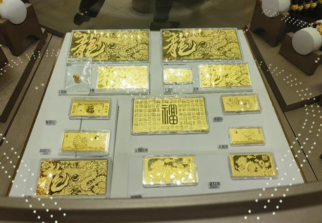 零售金价破700有银行金条已缺货投资类黄金买卖价差最高超17%(图1)